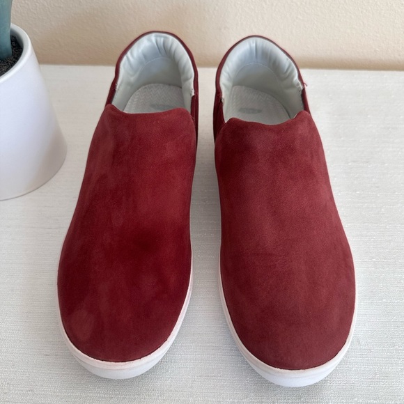 Kizik Paris Maroon Suede Slip On Sneakers Women’s 7 - Picture 2 of 14